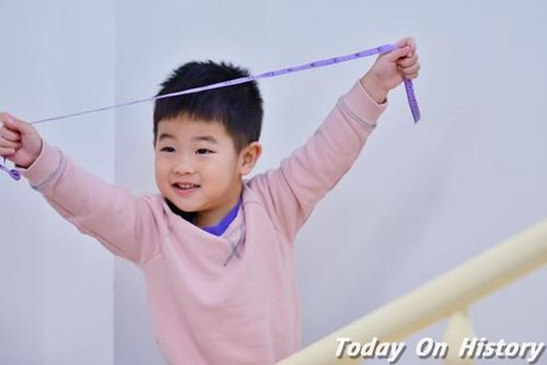 《妈妈是超人2》小鱼儿solo屁屁舞